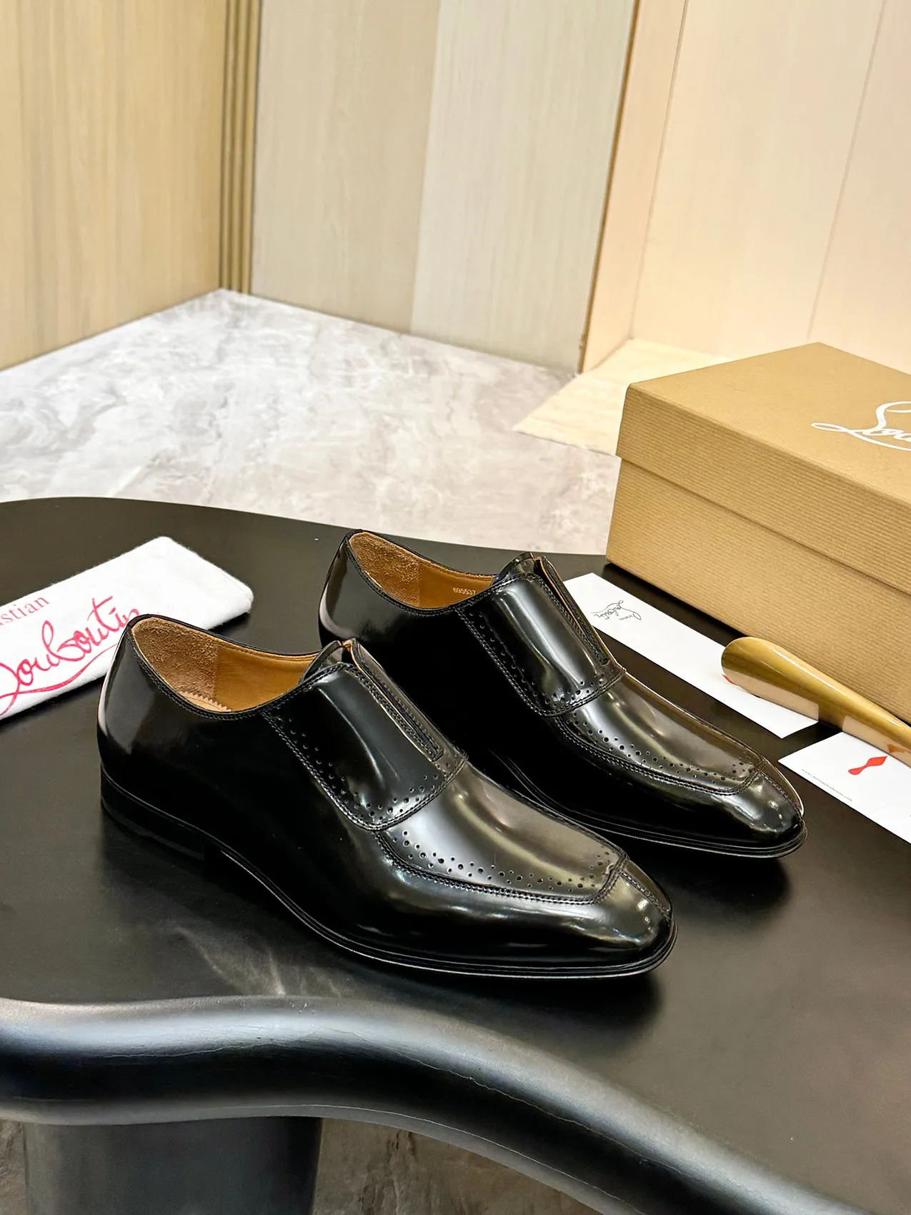 Batch 1080 yuan 💰CL～High-end men’s 👔casual loafers with red soles! ••🆑Genuine and top-quality goods from original orders ••✅💯 Purchase goods from top-quality original orders! Original imported patterned cowhide➕Imported cowhide lining➕Cowhide feet➕Original leather outsole~Size: 39-44 (38, 45.46.47 can be customized)
